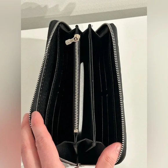 LV Embossed Wallet - Picture 4 of 4